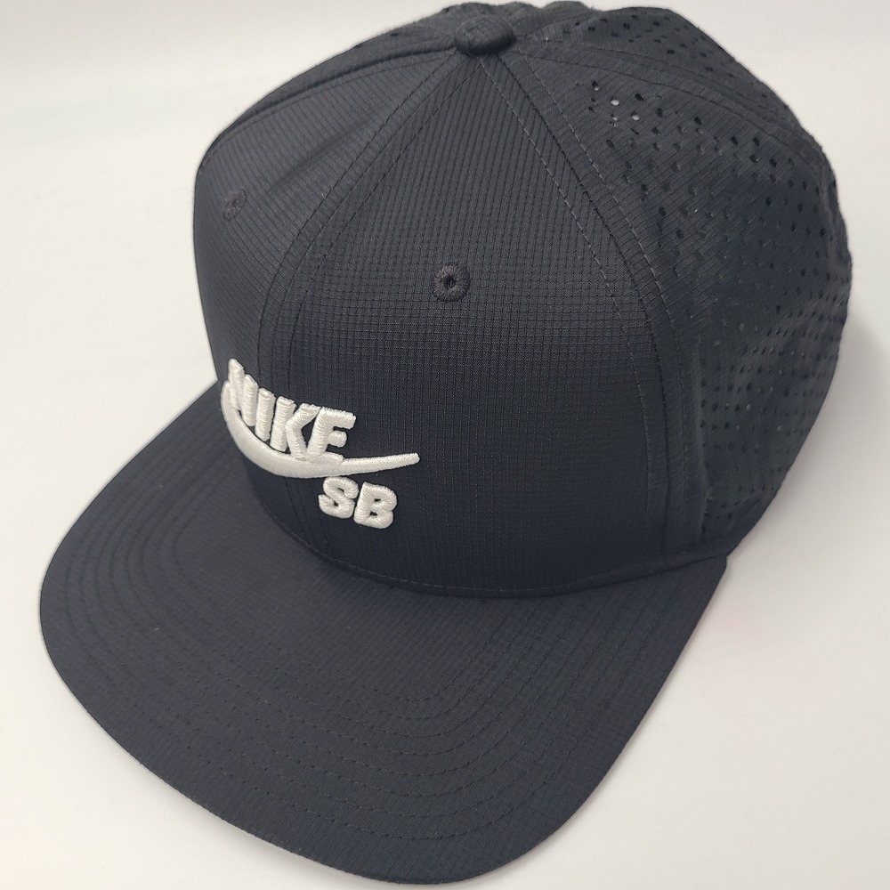 Nike SB Hat Snapback Black White Perforated Mesh Dri-Fit Pro Aerobill Swoosh Men